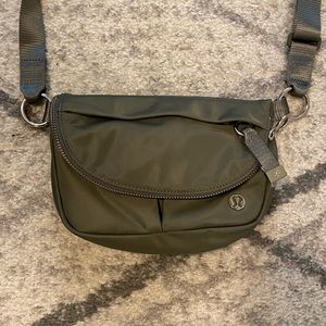 Lululemon 2L All Night Festival bag - never used
